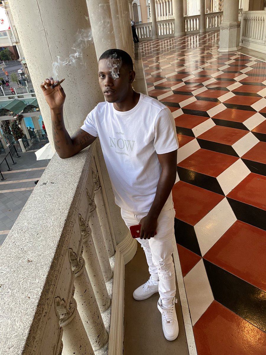 biga_513's tweet photo. If a nigga want smoke he can bring it to my door 💨 https://t.co/YIjYChrIPc