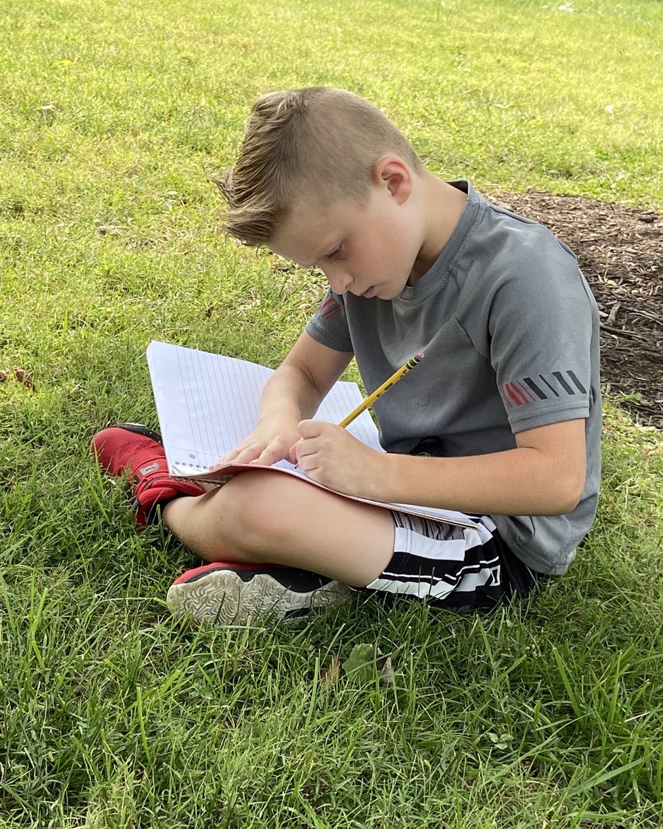 EleiseF's tweet photo. Outside learning/mask breaks are the best! 📝😊#salemsuperstars #LMPride #foleyfriends https://t.co/GMwExabSgk