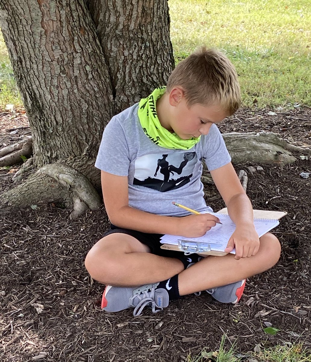 EleiseF's tweet photo. Outside learning/mask breaks are the best! 📝😊#salemsuperstars #LMPride #foleyfriends https://t.co/GMwExabSgk