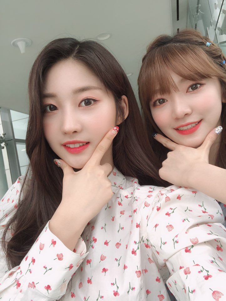 EVERGLOSSTW's tweet photo. 𝕨𝕒𝕚.tēd 𝓯. ,, 𓂃 [𝐨𝐫] · 𝘁𝗵 / ¡s :: mōmǝᥒt ꗃ ᥲ𝖗𝖊 𝕪𝕠𝕦 rᥱᥲ𝐝𝐲? ¡· __.ūpda𝘁𝗲﹆ : #KyumDebut.

Nuestras preciosas Amélie y Kareena se encuentran en el debut de este solista tan prometedor. ¡Felicidades y muchos éxitos! https://t.co/ZcL8KMTGAN