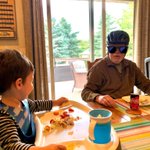 食事中にフォークをじいじの頭に投げつけたら…激おこかと思ったらヘルメットをかぶって登場した!