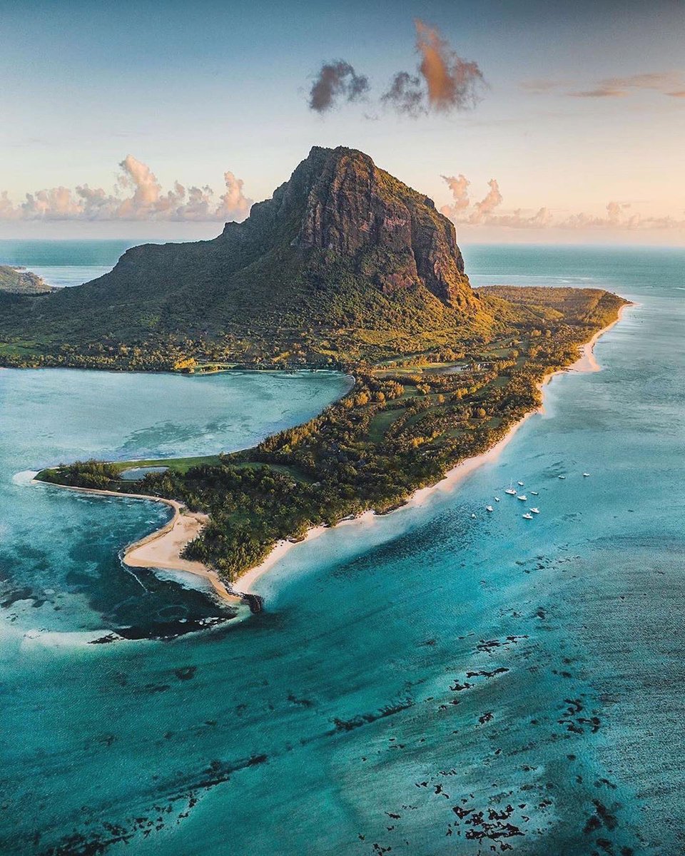earth's tweet photo. Mauritius Island 🌴 https://t.co/DyYnu5em60