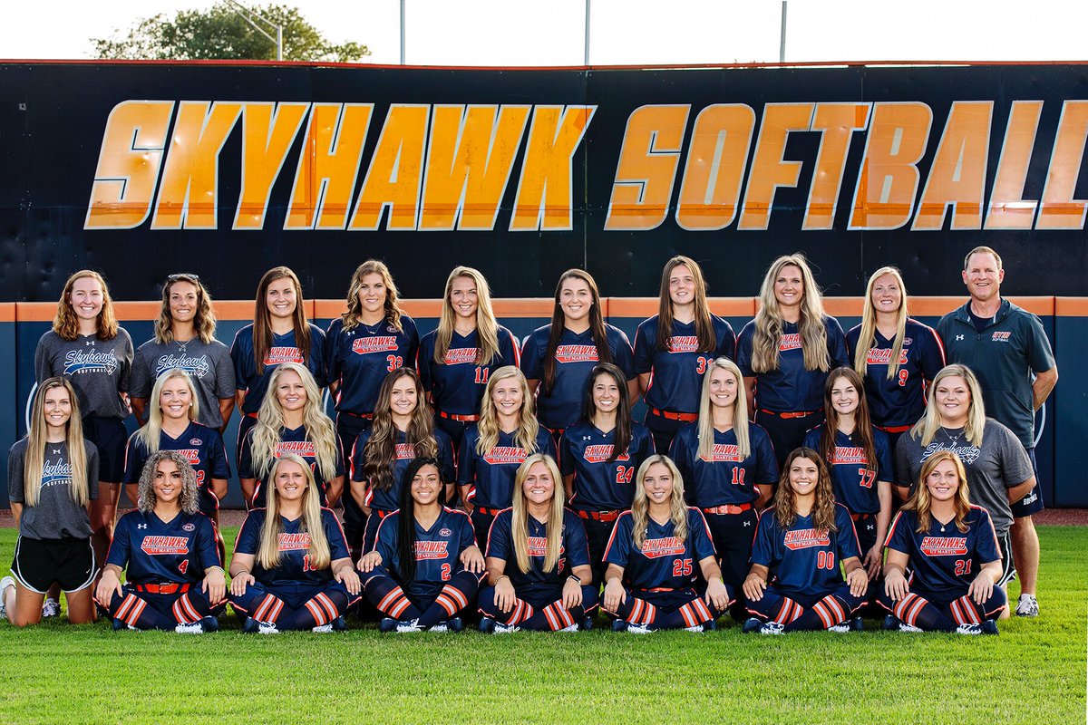 UTM_Softball's tweet photo. Navy, baby! 🔹🔸 https://t.co/NKU7FHyZGn