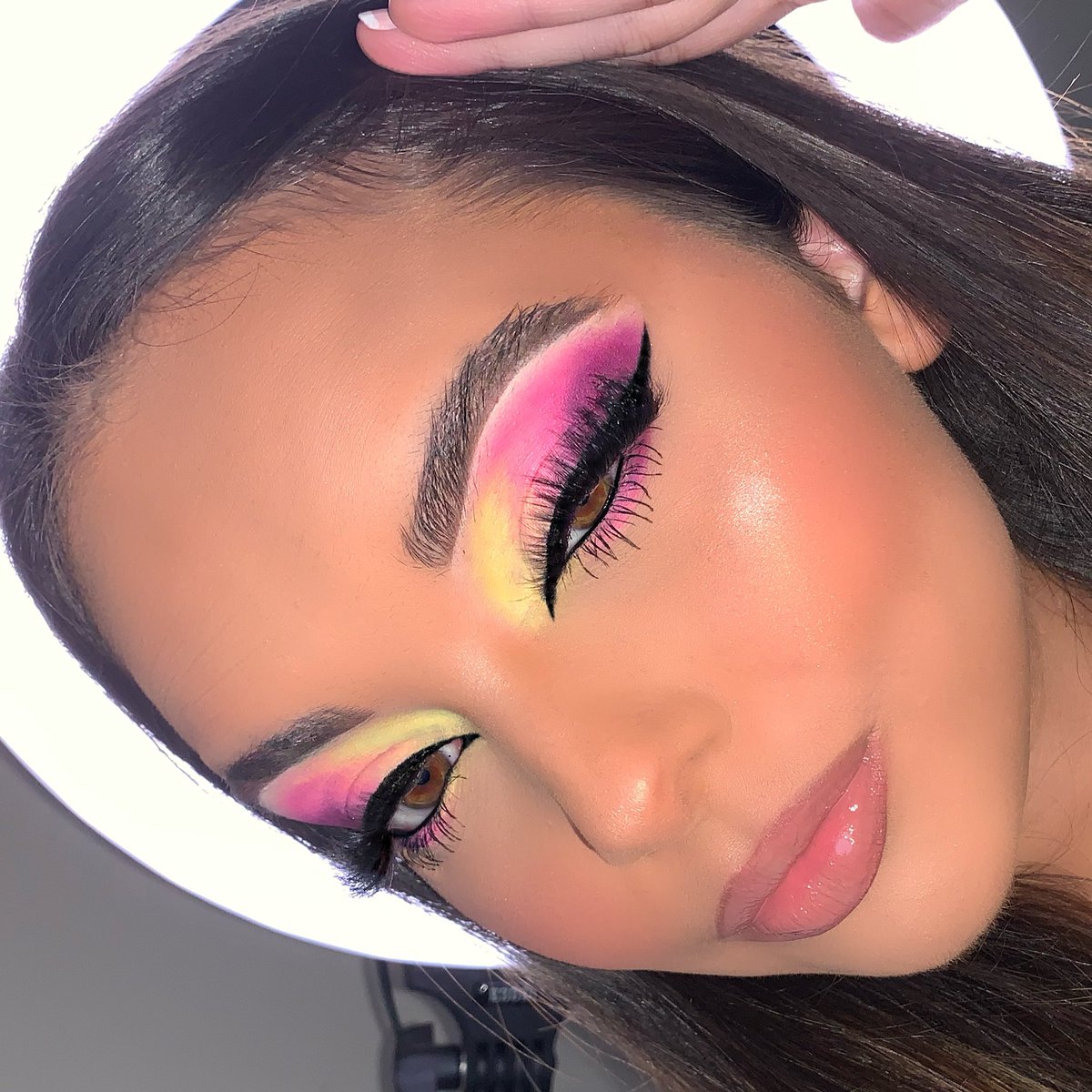 makeupbyyasmin1's tweet image. 🍡 M A C A R O N S 🍡 using @NikkieTutorials x @beautybay palette! #nikkitutorials #beautybay #makeup #makeupartist #makeuplooks #makeupismypassion #mua
