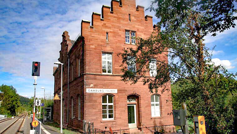 BahnhofGamburg's tweet photo. #INTERVIEW mit uns in der WERTHEIMER ZEITUNG
ganzer Artikel im #BAGA #Taubertal #ReiseBlog
https://t.co/Am92W2y9U2
#wertheimerzeitung #mainecho #lieblichestaubertal #news #maintauberkreis #wertheim #tauber #tbb #gamburg #werbach #bahnhofgamburg #lauda #denkmaltag #trainspotter https://t.co/WoxhaTbGl8