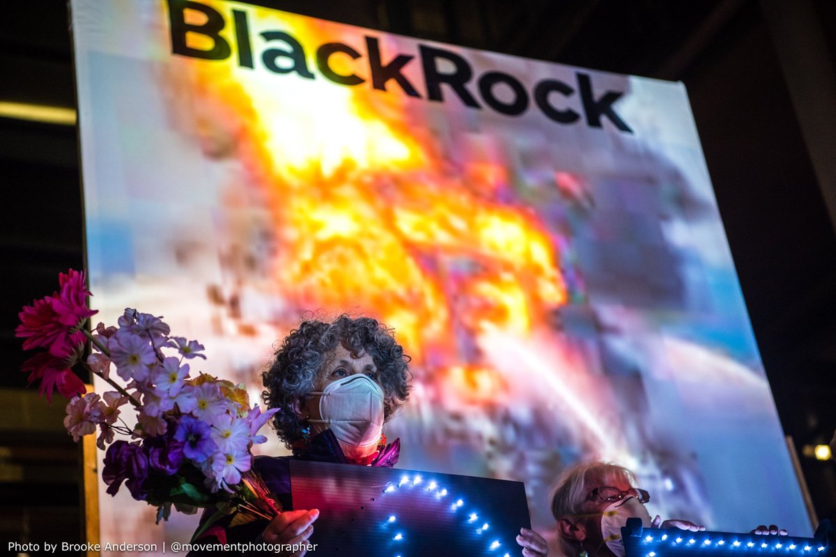 AM_WakeUpCall's tweet photo. Last night we projected images of #CaliforniaWildfires on to #BlackRock's in SF, demanding they stop forest destruction &amp; #DefundDeforestation.

Next we're swarming them online, 9.23. Join us:  https://t.co/jXt87o0JPP

#StoptheMoneyPipeline #ClimateEmergency #BLKsBigProblem https://t.co/7FPuwo9ESb