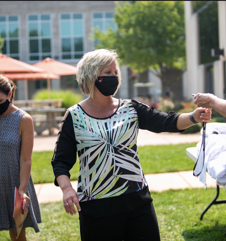 Caught Chancellor Sciame-Giesecke&amp;Director of Admissions Angie Siders helping students out on IU Kokomo’s campus. Link up with them virtually! Check out how you can register for our upcoming Web Wednesday this Wednesday @ 7 pm. Click here to register: bit.ly/3bYVFYn