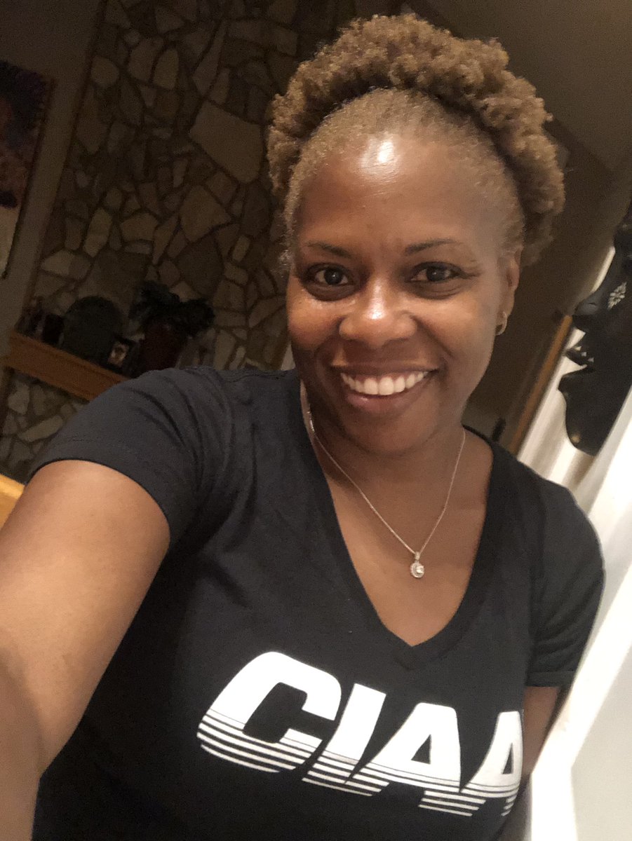 CIAACommish's tweet photo. I never leave home without my #makingstatements mask and love for @ciaasports! Excited to celebrate HBCU Awareness Month with @crownjewelslinks #hbcupride #ciaaforlife #isupporthbcusports #linkssupporthbcus #hbcusmatter #cjlsupportshbcus #collectiveexcllence https://t.co/8yzdJdOMuu