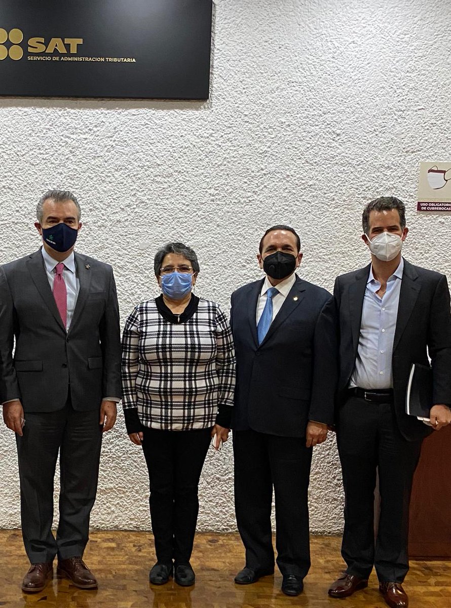 A través de nuestro presidente, <a href="/fcervantes5/">Francisco Cervantes Díaz</a>, la #CONCAMIN se reunió con Raquel Buenrostro, Jefa del SAT; la Administradora  General de AGAFF; el Administrador  General de Aduanas; el titular en funciones de Prodecon,  @Concanaco y otros organismos empresariales. 🤝
