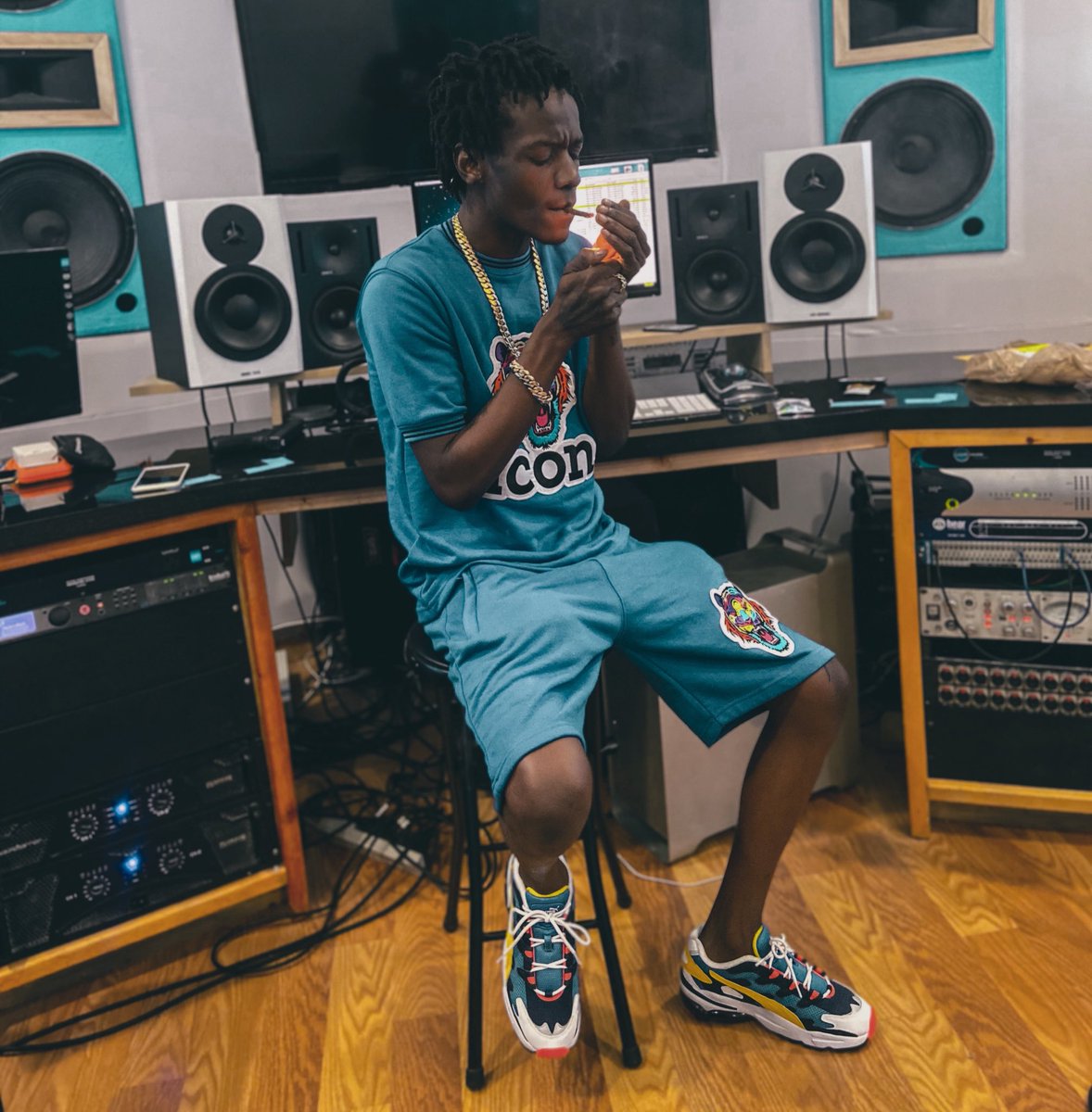 mirror_monk's tweet photo. Whatβs a rapper to a nigga that be signing niggas...π°βπΏπ #ReflectionsII https://t.co/VfV474Rl22