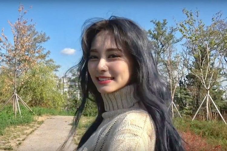 twicehugs's tweet photo. "💌 . . . @noshinoya ha enviado un *abrazo* de Tzuyu a su mejor stan y que más ama @tzuguino" https://t.co/CUrMBRTJ39