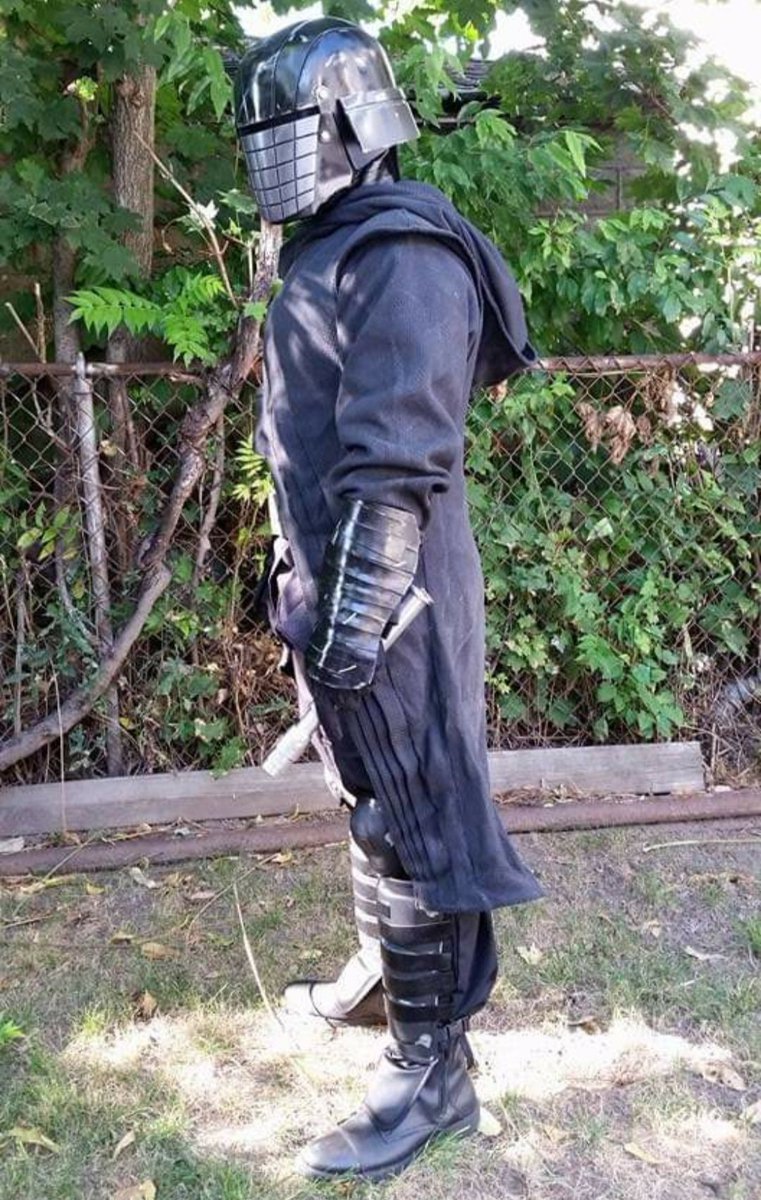 ShootingtheG's tweet photo. Entry for #hasbropulseconcosplaycontest
Me vs Action figure me lol
#starwars #theriseofskywalker #theforceawakens #theknightsofren #cosplay #cosplayers #starwarscosplay #starwarstheblackseries https://t.co/vyDnPnjsF0