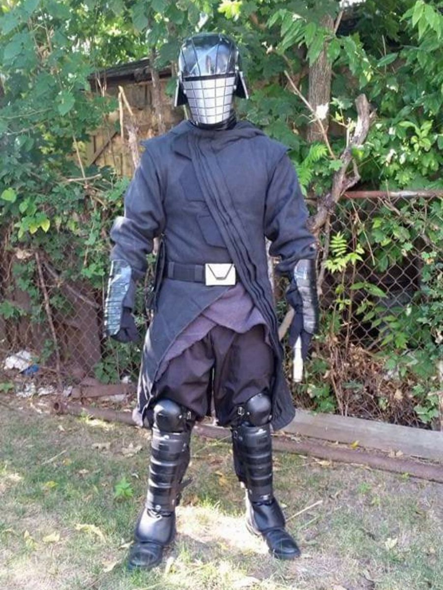 ShootingtheG's tweet photo. Entry for #hasbropulseconcosplaycontest
Me vs Action figure me lol
#starwars #theriseofskywalker #theforceawakens #theknightsofren #cosplay #cosplayers #starwarscosplay #starwarstheblackseries https://t.co/vyDnPnjsF0