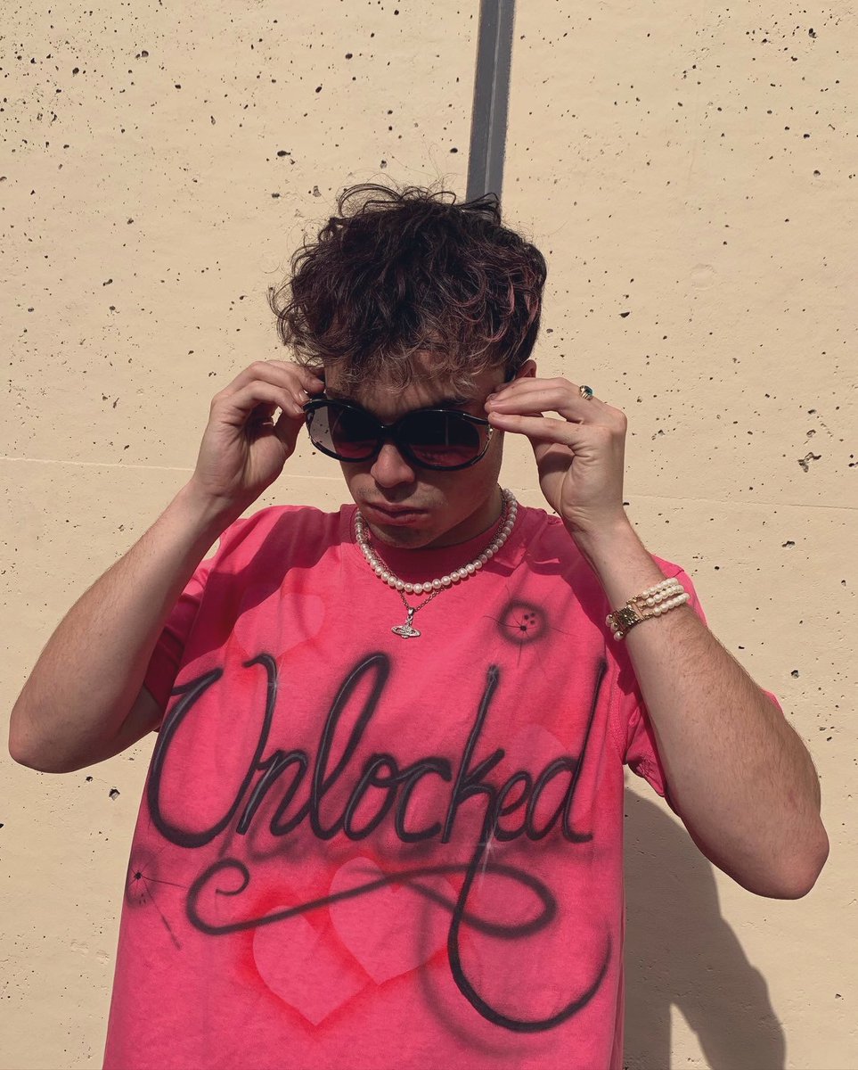 Jlocke_money's tweet photo. FRIDAY💞Full @unlockedgallery collection releases ! From me to u with luv💘 https://t.co/MSAhhOdxFI
