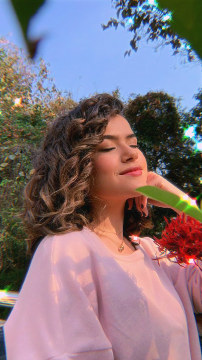 maisa's tweet photo. Do insta pra cá, pq eu amei meu cabelo nessas fotos 🤧 https://t.co/51cUinN49Y