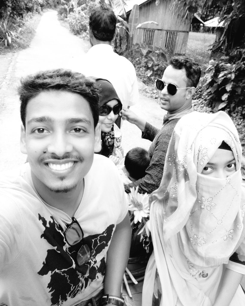 RobinHD18's tweet photo. তারা এরকম-ই।
বেহায়া শহরে মায়া দেখিয়ে দূরে চলে যায়।
ভুলে যায়,ফেলে যায়,হারিয়ে যায় সব,
শুধু থেকে যায় অতীতের স্মৃতিগুলো। https://t.co/FmhlRfAoBa