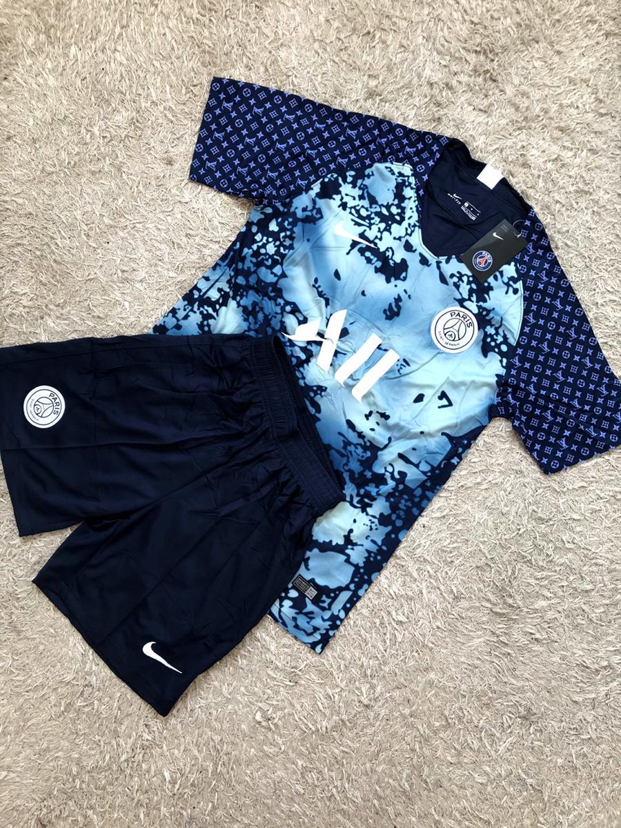 samukasalles's tweet photo. VENDO ESSES DOIS CONJUNTO DE BLUSA E SHORT
ZERO BALA
PRODUTO DE QUALIDADE 
ENTREGO NA PORTA DO SEU QG OU VIA SEDEX 

AQUELE RT PRA ME AJUDAR A VENDER https://t.co/ABu54Z1Ziw