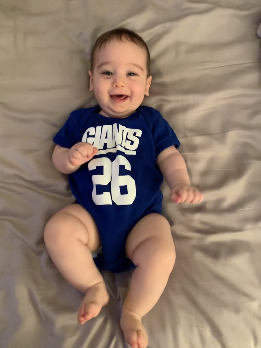 sara_sev_'s tweet photo. Saquads 2.0 ready for Giants kickoff! 🏈 #GoGiants #gmen #nextgenfan #MNF @Chris_Sev_ @Giants https://t.co/TpsPCRo5IC