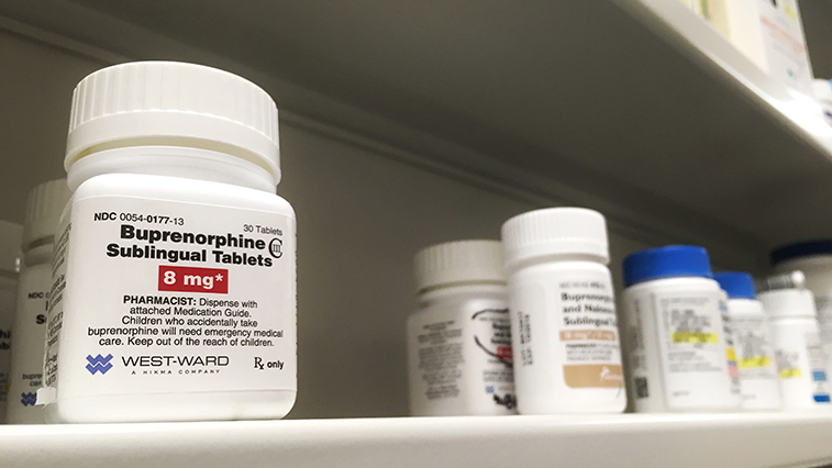 Drs. @UtshaKhatriMD and <a href="/JMPerroneMD/">Jeanmarie Perrone MD</a> outline #telehealth policy changes that would be key to combatting #opioid overdoses.

Learn more via <a href="/Health_Affairs/">Health Affairs</a> ➡️ spr.ly/6012GtfCr