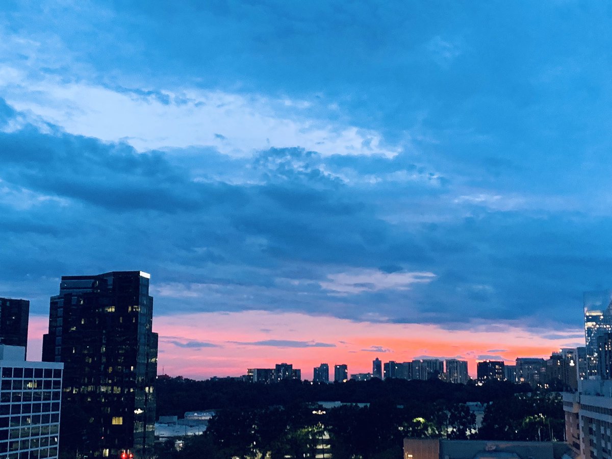 mckayWSB's tweet photo. Busy was the day. Beautiful is the night. #sunset #buckheadatlanta #smilincondocommand https://t.co/NEzzFwCNUs