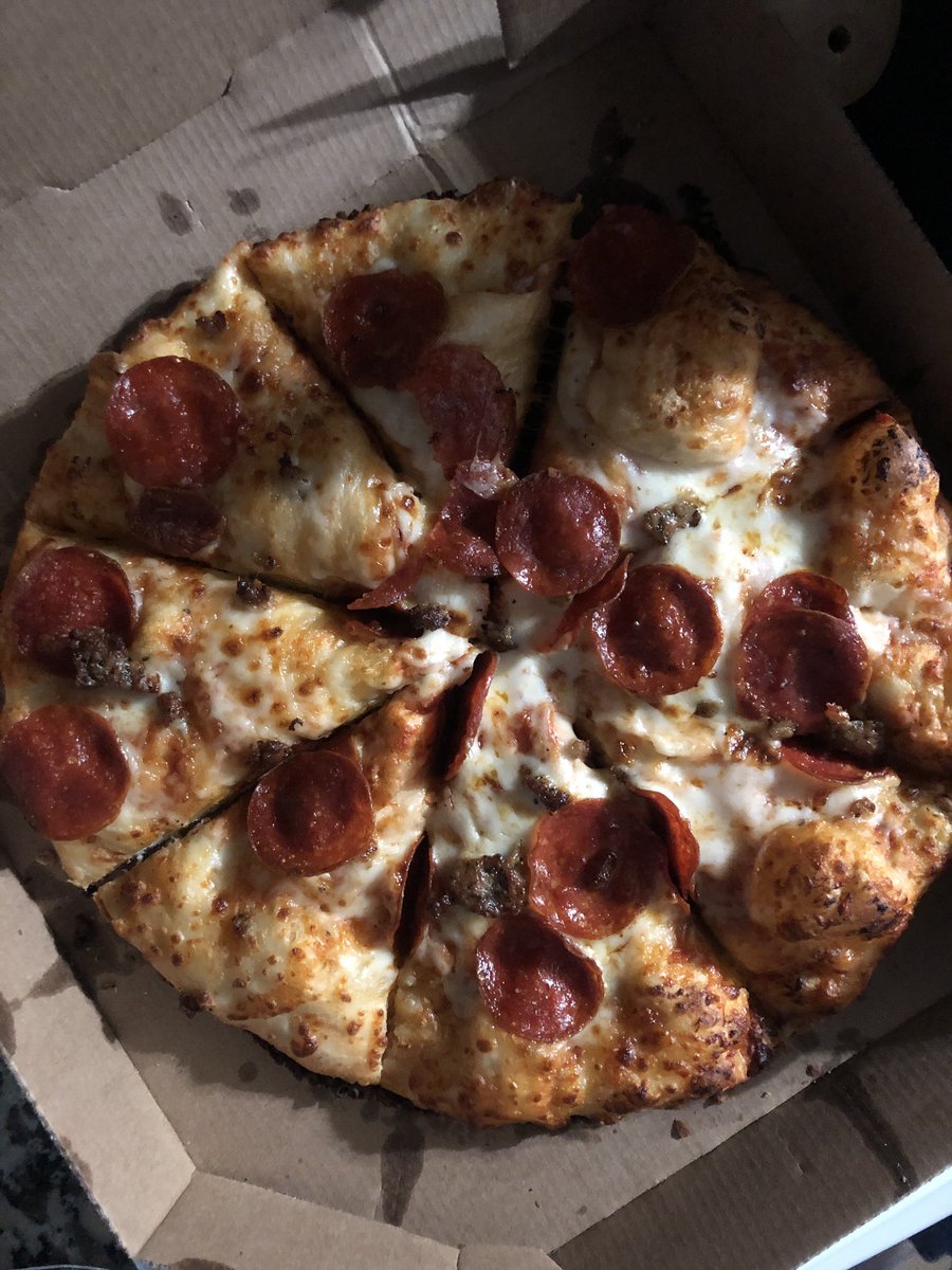 michaelstaye's tweet photo. @dominos are you guys rationing toppings or did we get unlucky with a careless pizza artist? https://t.co/yMKTMEA1ra