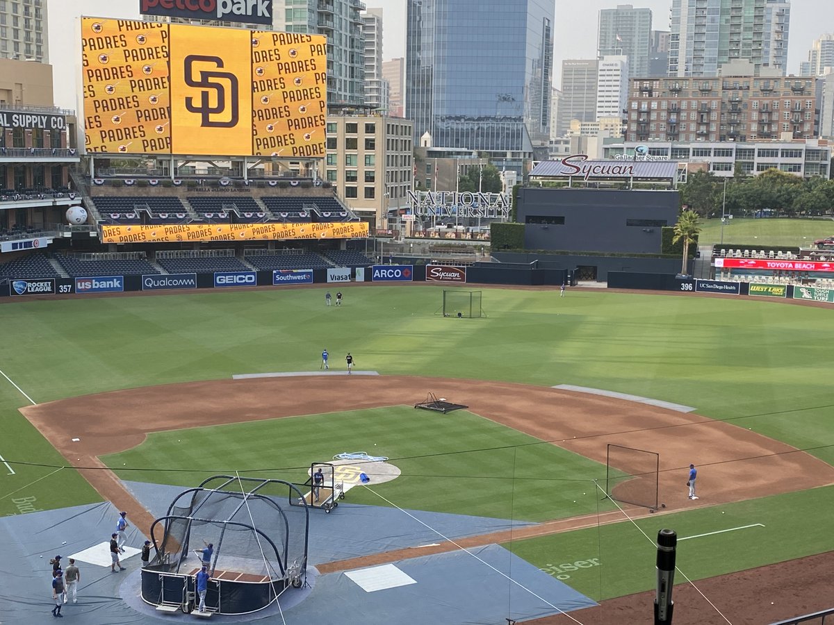 Justin Turner is taking BP here on the field at Petco Park. Dave Roberts said he’ll be activated and DH tomorrow if all goes well pregame tonight.