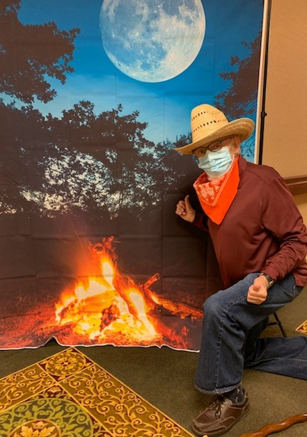 OaksWoodfield's tweet photo. There is nothing better than sitting around the campfire! Feeling great at The Oaks! #TrilogyLiving #TrilogyCampin https://t.co/6XOfex0zth