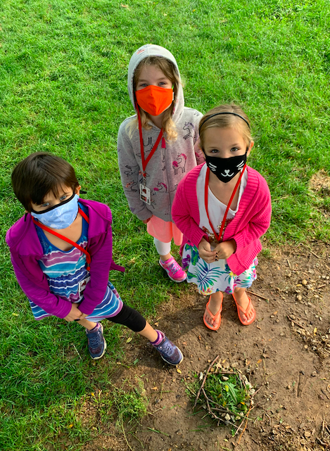 SDMHarmony's tweet photo. Hey @MrCalvertArt- You would be so proud of these first graders who were showing some awesome creativity while playing at recess today! #MiltonPride https://t.co/kGOUQNeKYh