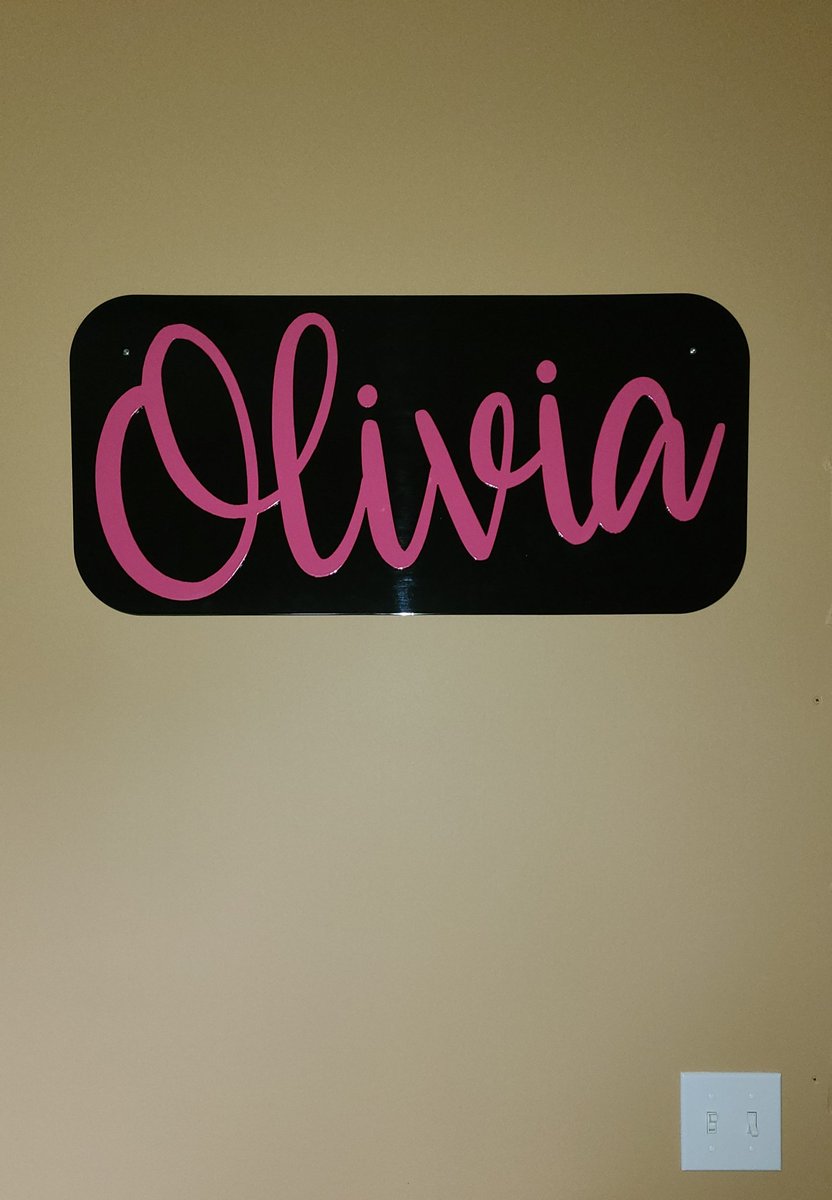 MattPinsonn's tweet photo. Finished up another sign today, this one for our daughter's room. https://t.co/NBOAAqz4B6