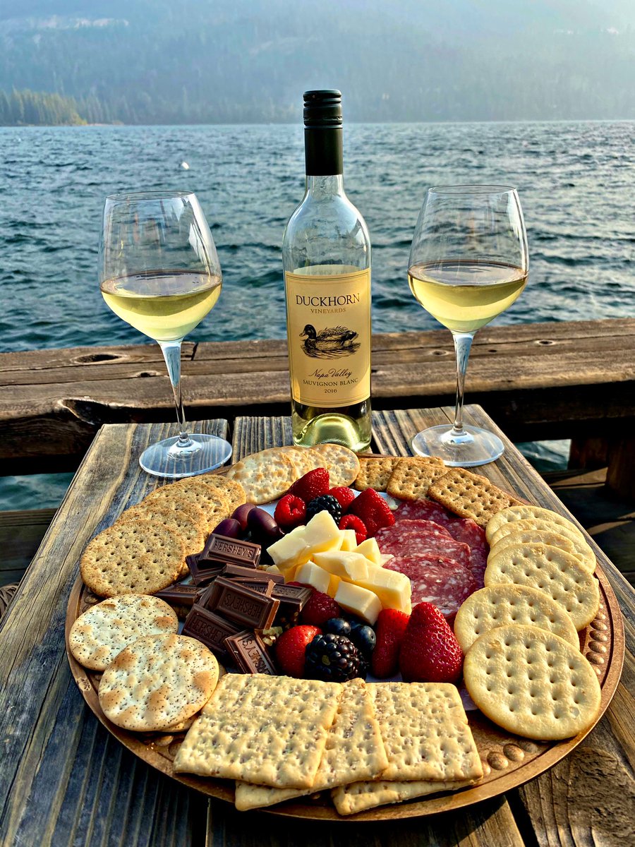 juliaOReilly1's tweet photo. Happy Hour 🍷 #donnerlake
#buckhorn #winelovers
Working on my photography skills 📸#photography #vacationmode #heatwave2020 #heatwaveseries #joreilly24 https://t.co/kWGCLJqR3J