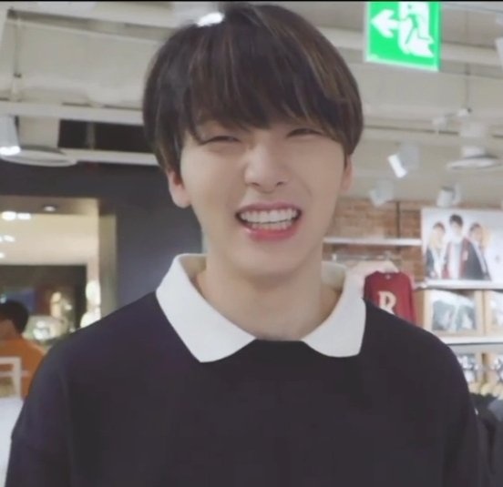 low quality pics of a high quality smile. that's seoho for you 