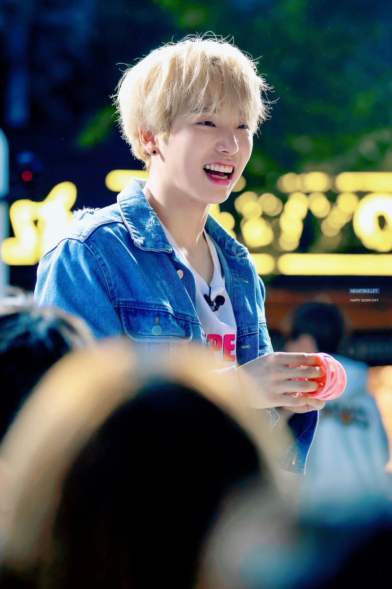 i really love this picture of him. seoho literally glows and radiates happiness 