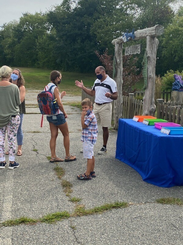 WeareMiddletown's tweet photo. We had a great day welcoming K, 4 and 9 to their new buildings today.

Tomorrow, Sept 15th,  we welcome students in 
grades K, 2, 4, 6, 7, 8, 9, 10, 11 and 12 who have last names  that begin with the letters A-K.     We can't wait to see you group 1!  #wearemiddletown https://t.co/XjKGb3Z7fO