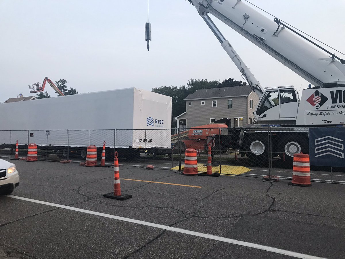 vtuss's tweet image. Action! The modular components are starting to arrive on 42nd Street. #southmpls #sompls