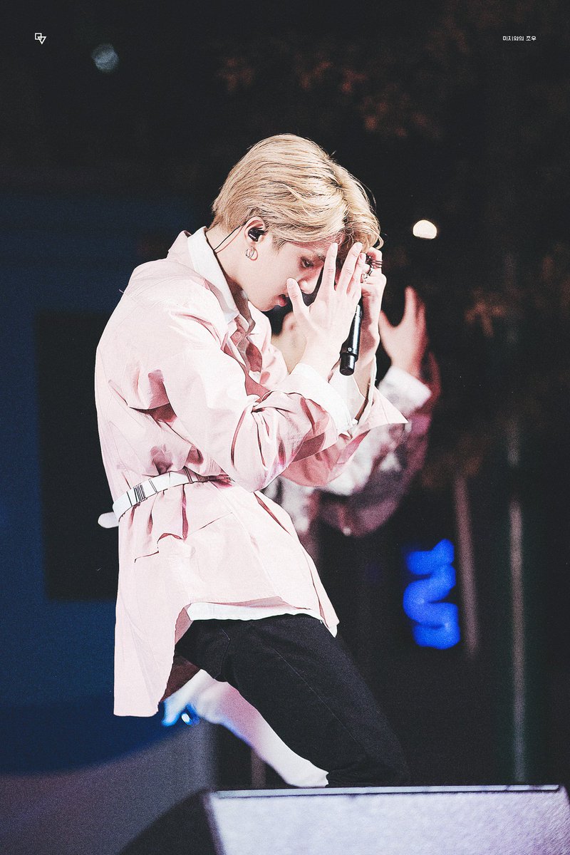StrayKidsBoli's tweet photo. Te deseamos feliz Cumpleaños Hannie 🎉🎁🎊

Te seguimos desde tus comienzos y sabemos que tan dedicado eres con tu trabajo y nos entregas arte😍🌌😇 

Sencillamente esa sonrisa enamora...
#HappyHanDay
#Hanjisung 
@Stray_Kids https://t.co/TQ3ufpr0VU