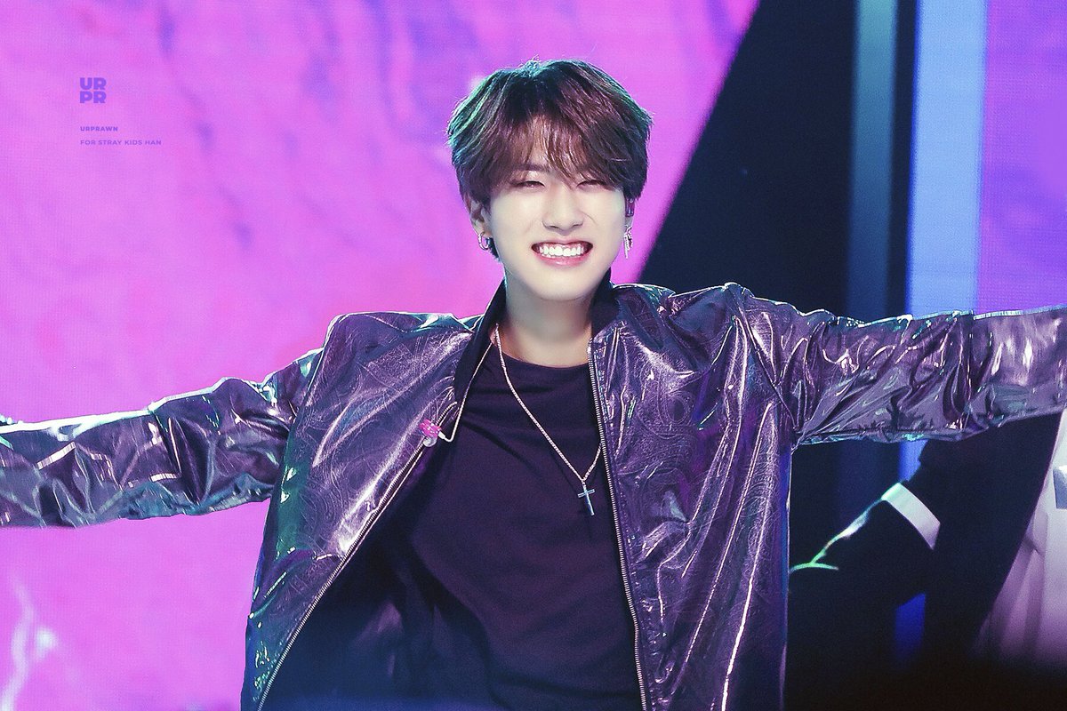 StrayKidsBoli's tweet photo. Te deseamos feliz Cumpleaños Hannie 🎉🎁🎊

Te seguimos desde tus comienzos y sabemos que tan dedicado eres con tu trabajo y nos entregas arte😍🌌😇 

Sencillamente esa sonrisa enamora...
#HappyHanDay
#Hanjisung 
@Stray_Kids https://t.co/TQ3ufpr0VU