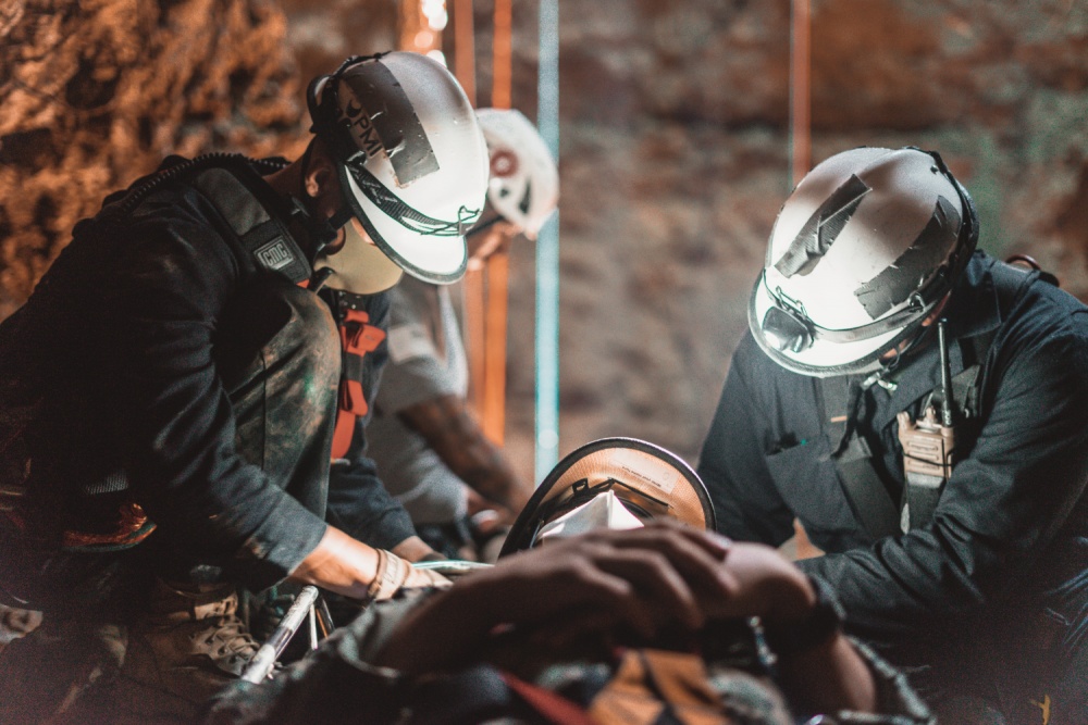 USPACOM's tweet photo. U.S. @PacificMarines with Chemical, Biological, Radiological, and Nuclear Platoon, Headquarters Battalion, #3MARDIV participate in a rope rescue technicians course at Marine Corps Air Station Futenma, Okinawa. #CBRN #SemperFi #FreeandOpenIndoPacific. https://t.co/QaZ7RUYGL6