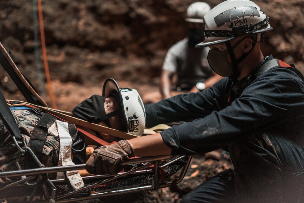 USPACOM's tweet photo. U.S. @PacificMarines with Chemical, Biological, Radiological, and Nuclear Platoon, Headquarters Battalion, #3MARDIV participate in a rope rescue technicians course at Marine Corps Air Station Futenma, Okinawa. #CBRN #SemperFi #FreeandOpenIndoPacific. https://t.co/QaZ7RUYGL6