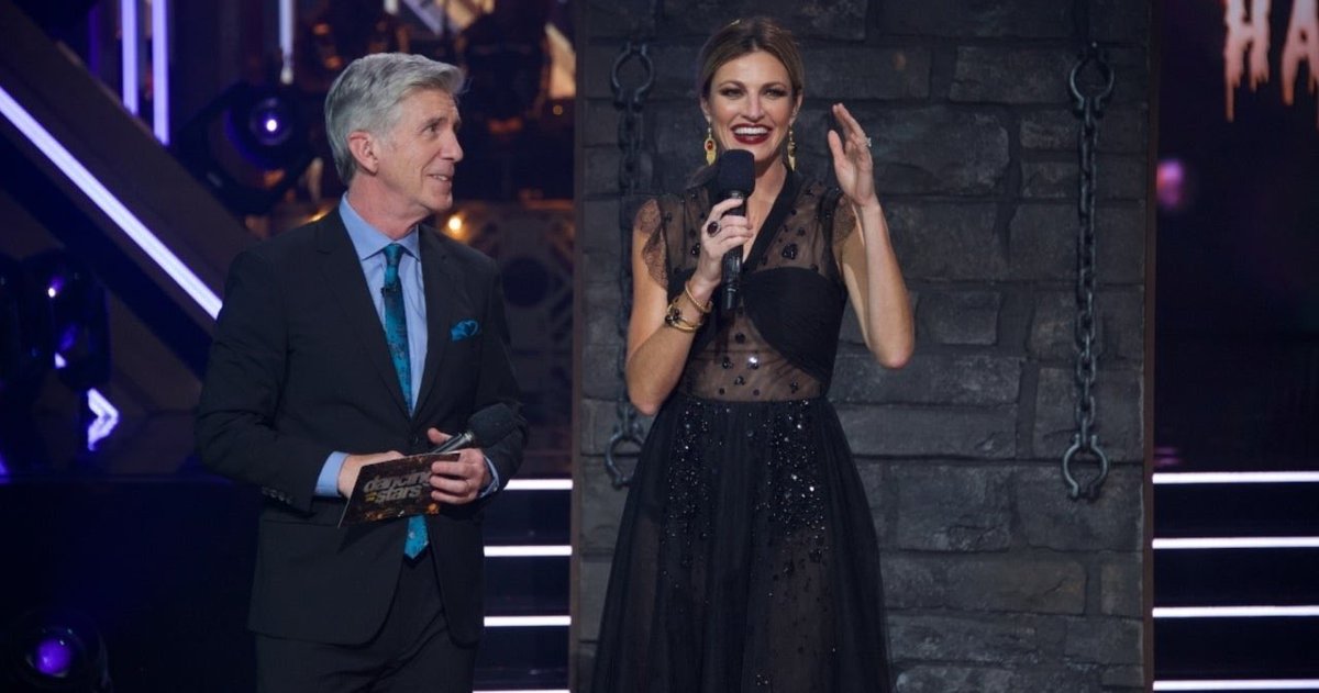 colleenk727's tweet photo. I miss my dance mom and dad. 

#dwts https://t.co/sx0jVsy7HF