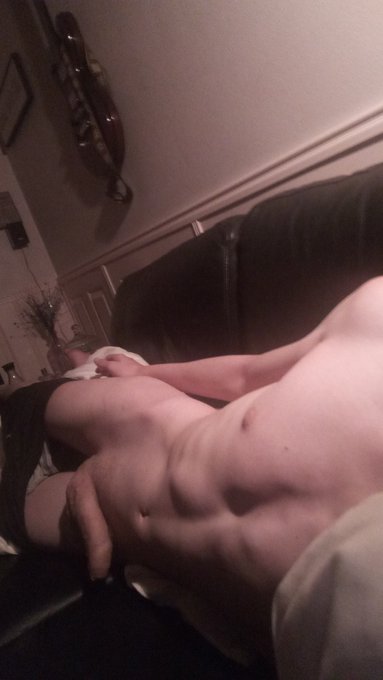 3 pic. #femboybutt #femboy #pansexual #gay #nsfw #Lewd 

My sleepy horniness mood UwU

Retweet if you