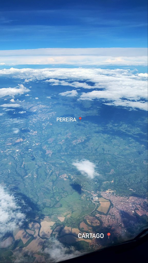 Hoy cruzando a 28.000 pies en ascenso sobre las ciudades de Pereira y Cartago!