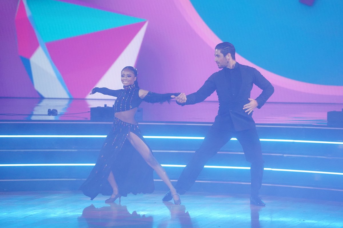 officialdwts's tweet photo. The bass is UP and @skaijackson is DAZZLING ✨ #DWTS #TeamReachForTheSkai https://t.co/tjl1uMYZgq
