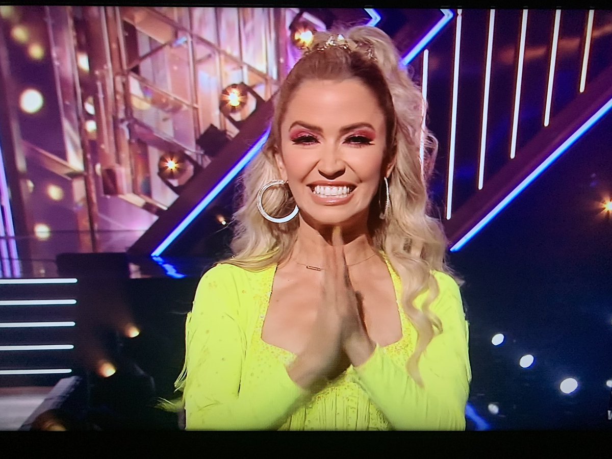 BachelorBob_'s tweet photo. Kaitlyn is out here GLOWING 🐐
 
#DWTS https://t.co/tuQUHxT3Pp