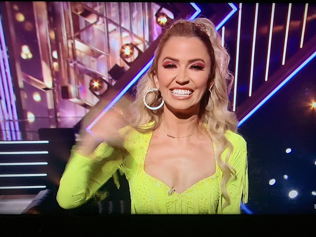 BachelorBob_'s tweet photo. Kaitlyn is out here GLOWING 🐐
 
#DWTS https://t.co/tuQUHxT3Pp
