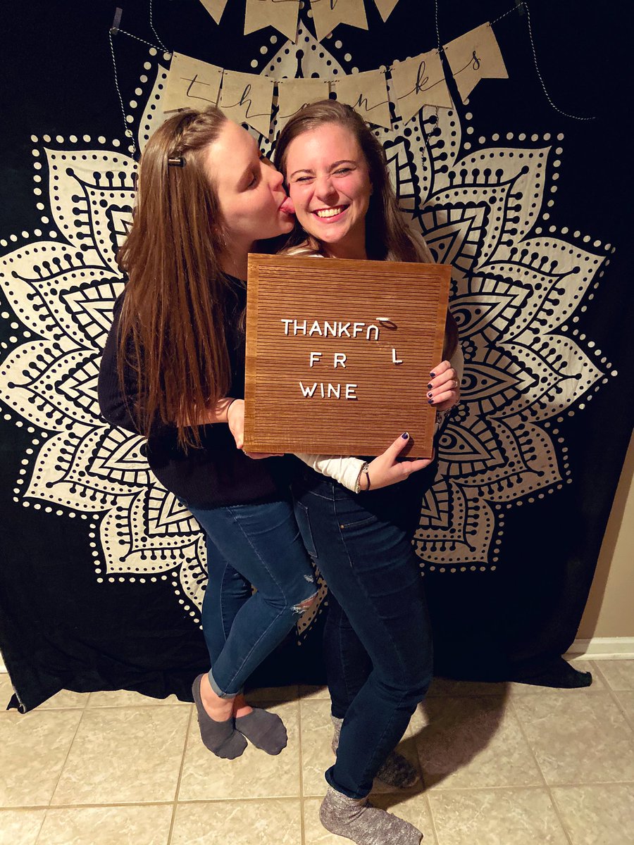 katiefryyy's tweet photo. happy national yenny day💕 https://t.co/NWQJcllJH9