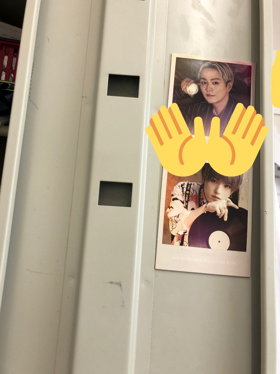 85737aaa's tweet photo. うちのロッカーの扉の裏は2年前からそのままです😂 https://t.co/usTB2HEbro