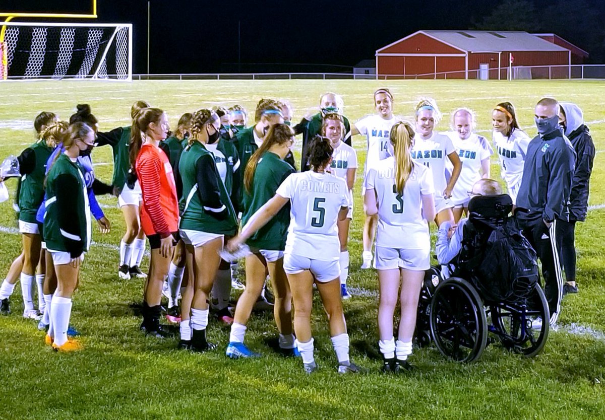 bradleyct99's tweet photo. A strong win tonight against Fenwick. ⚽️ A lot of hard work on both sides. 👍 Thank you Falcons for a great night of soccer. 👍 Congratulations Mason!! 💚✌😁 ✌ @Mason_W_Soccer @MHSComets https://t.co/adU5L0V7xW