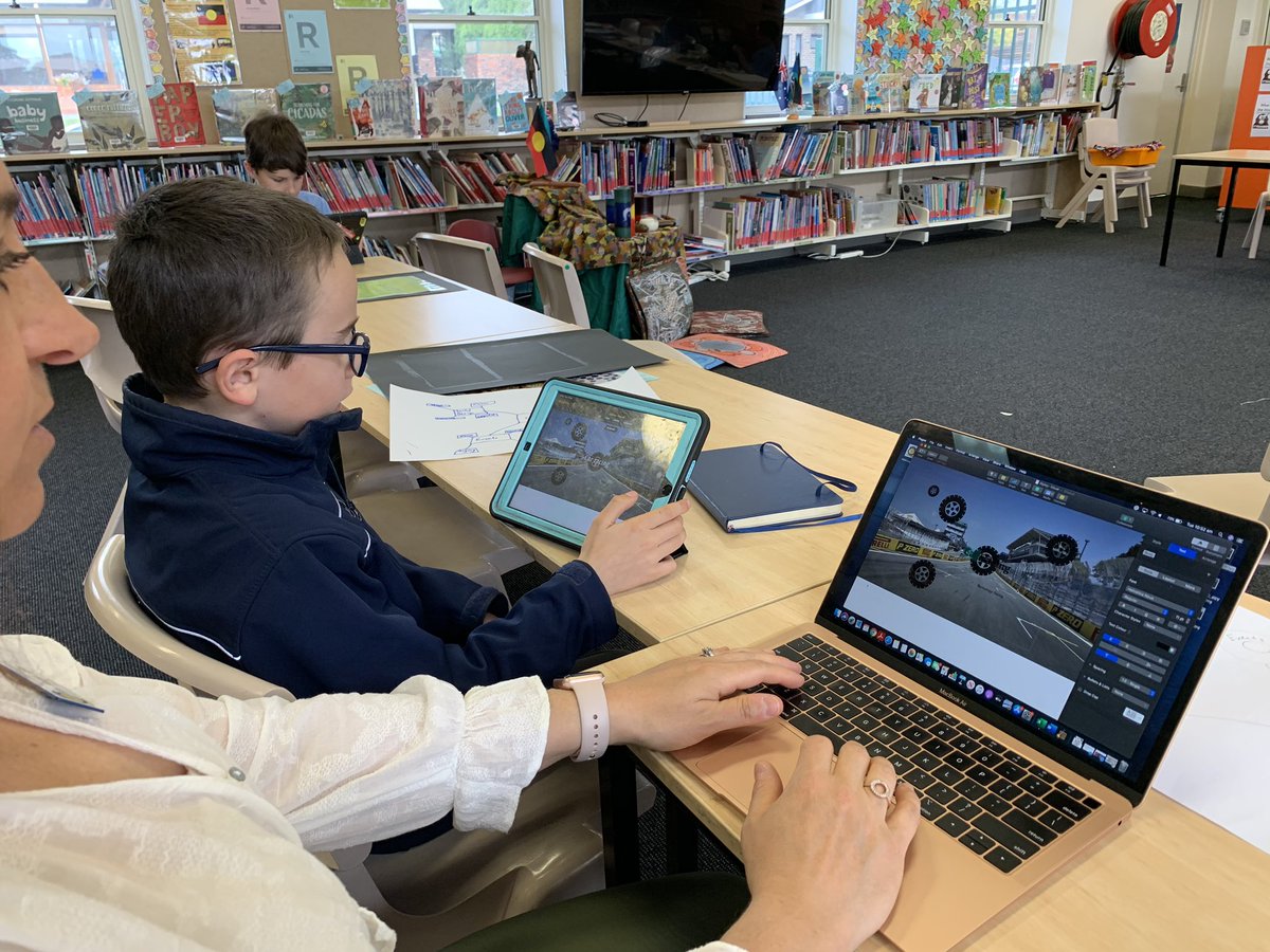 mrsnatbaker's tweet photo. Using collaborate in Pages to work on visual connections for a SPLICED project #CEDoWAT20 https://t.co/7WF0azQX31