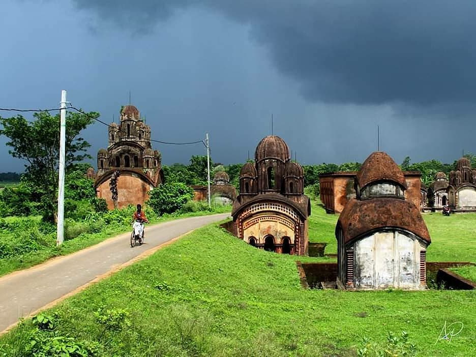 DestinationNear's tweet photo. " A Row of Temple " 🛕🛕
Credit: @ajaharulpathan
#neardestination #pathra #westbengal #westbengaltouristplace #medinipursadar #westbengaltourism #india #indiatravel #tour #indiatravelplaces #indiatravellife #indiatrek #trek #trekplace #outing #outingplace #visit #tourist https://t.co/iy88e7UKZ1
