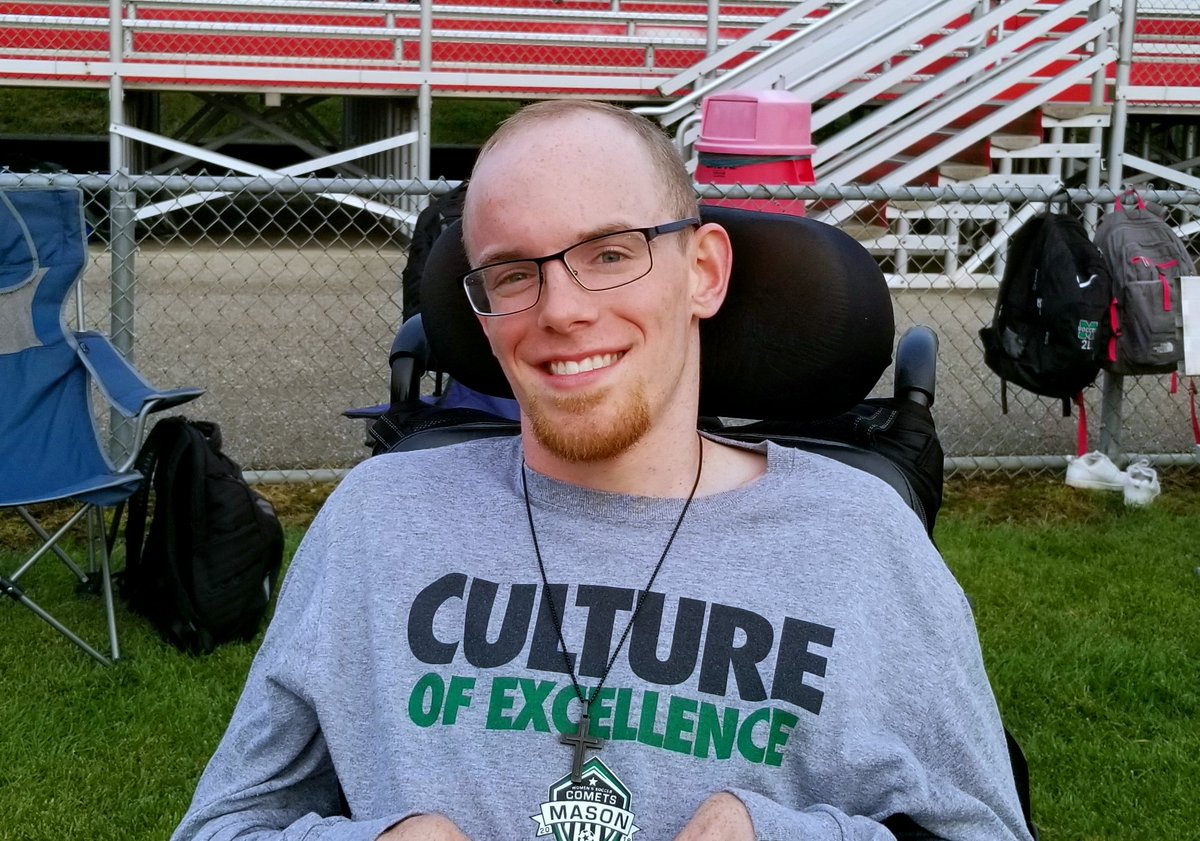 bradleyct99's tweet photo. A strong win tonight against Fenwick. ⚽️ A lot of hard work on both sides. 👍 Thank you Falcons for a great night of soccer. 👍 Congratulations Mason!! 💚✌😁 ✌ @Mason_W_Soccer @MHSComets https://t.co/adU5L0V7xW